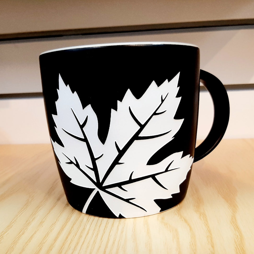 Kelowna Mug Maple Leaf Engraved